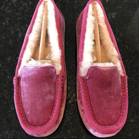 New UGG Ansley Velvet Slipper Loafer, Slip-On, 7 - Picture 16 of 16